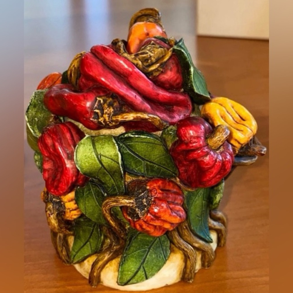 Harmony Kingdom Garden Lord Byron's Hot Pepper" trinket box.